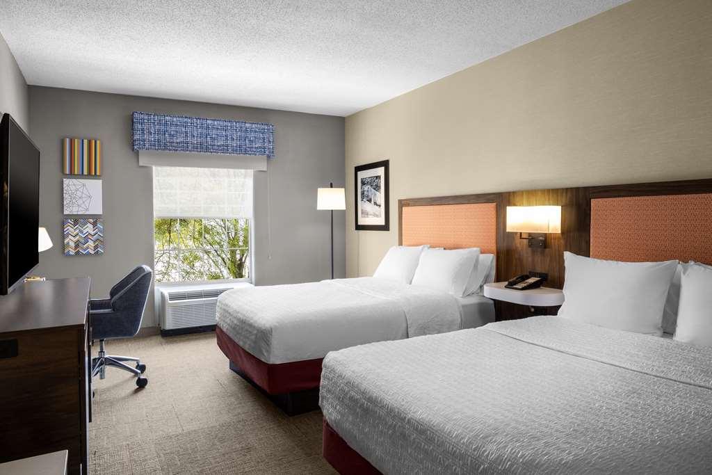 Hampton Inn & Suites State College At Williamsburg Square Chambre photo