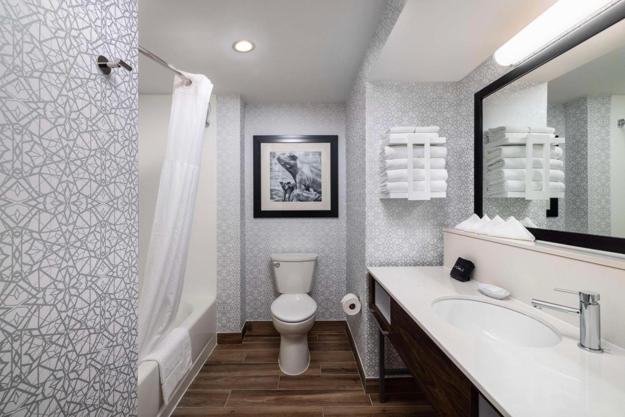 Hampton Inn & Suites State College At Williamsburg Square Extérieur photo