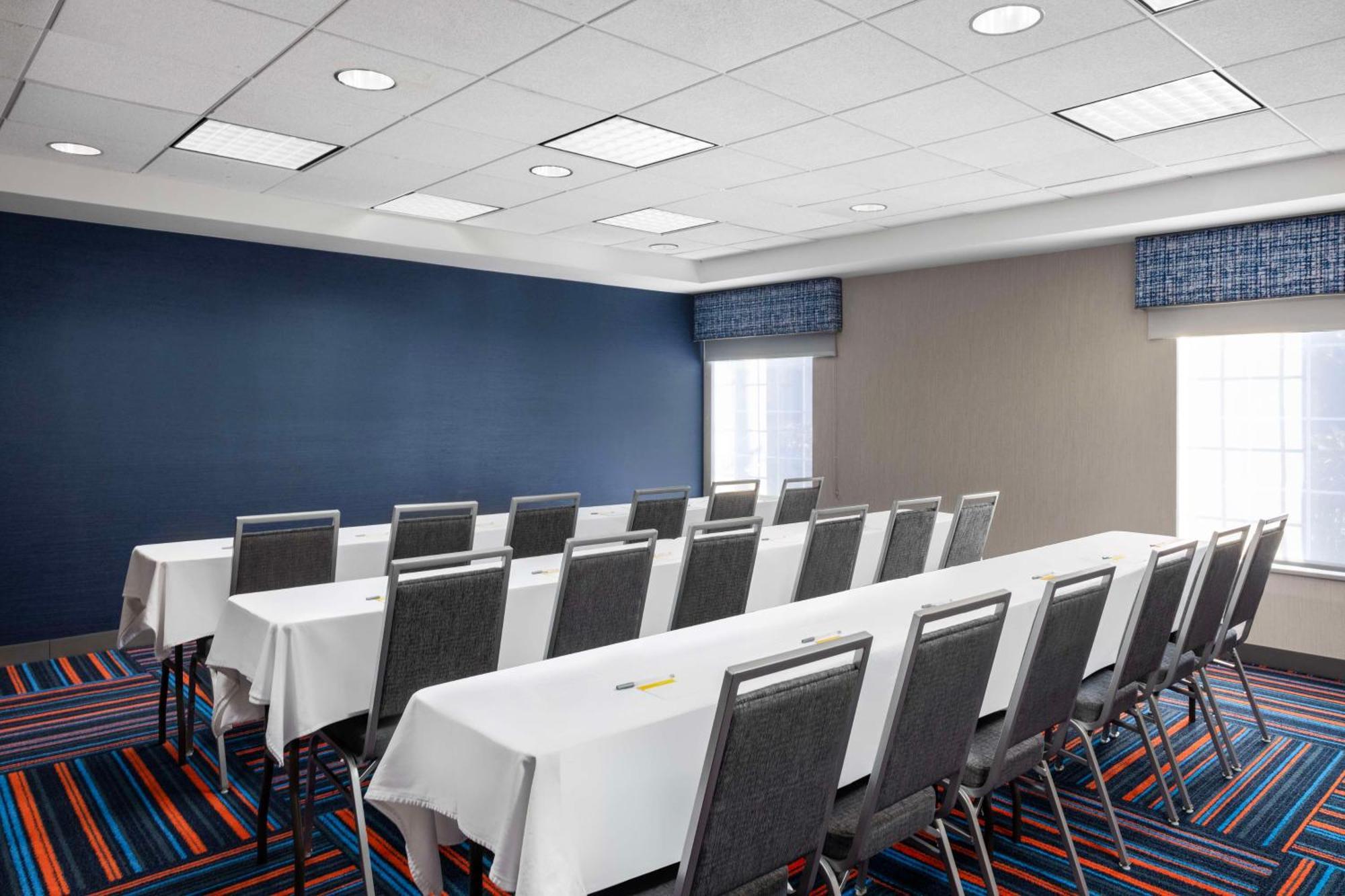 Hampton Inn & Suites State College At Williamsburg Square Extérieur photo