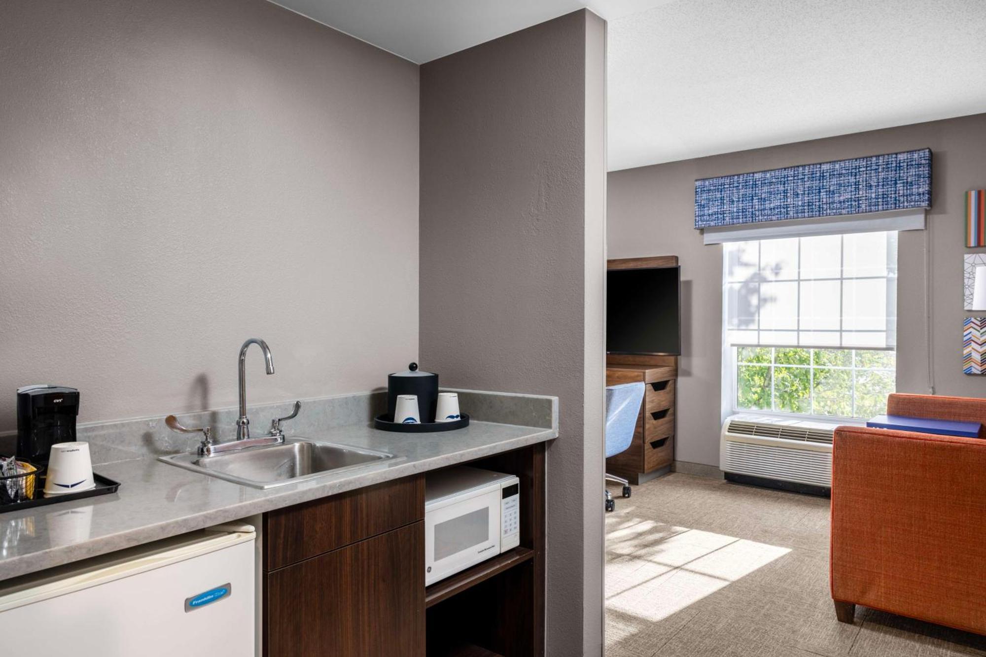 Hampton Inn & Suites State College At Williamsburg Square Extérieur photo