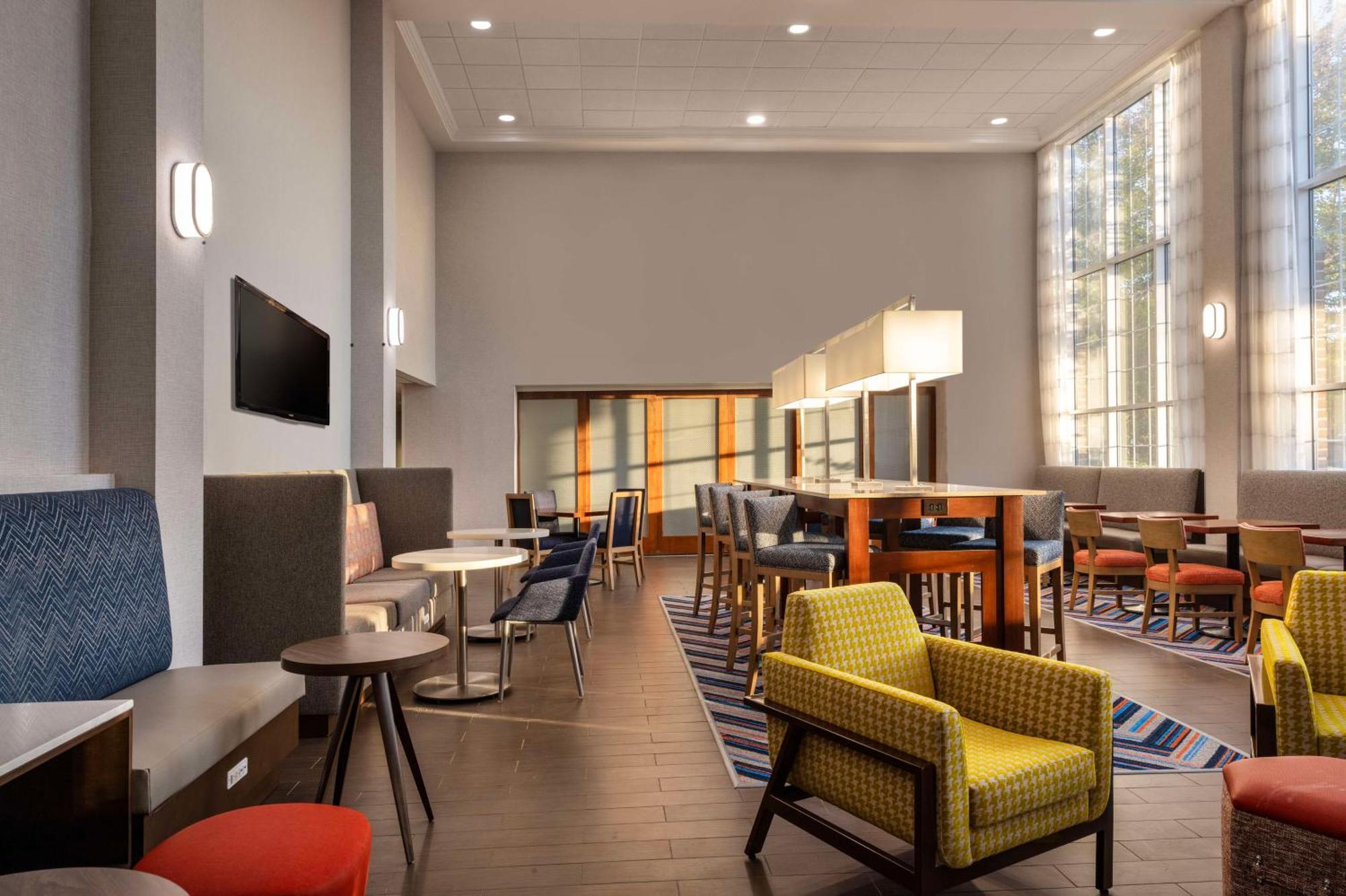 Hampton Inn & Suites State College At Williamsburg Square Extérieur photo