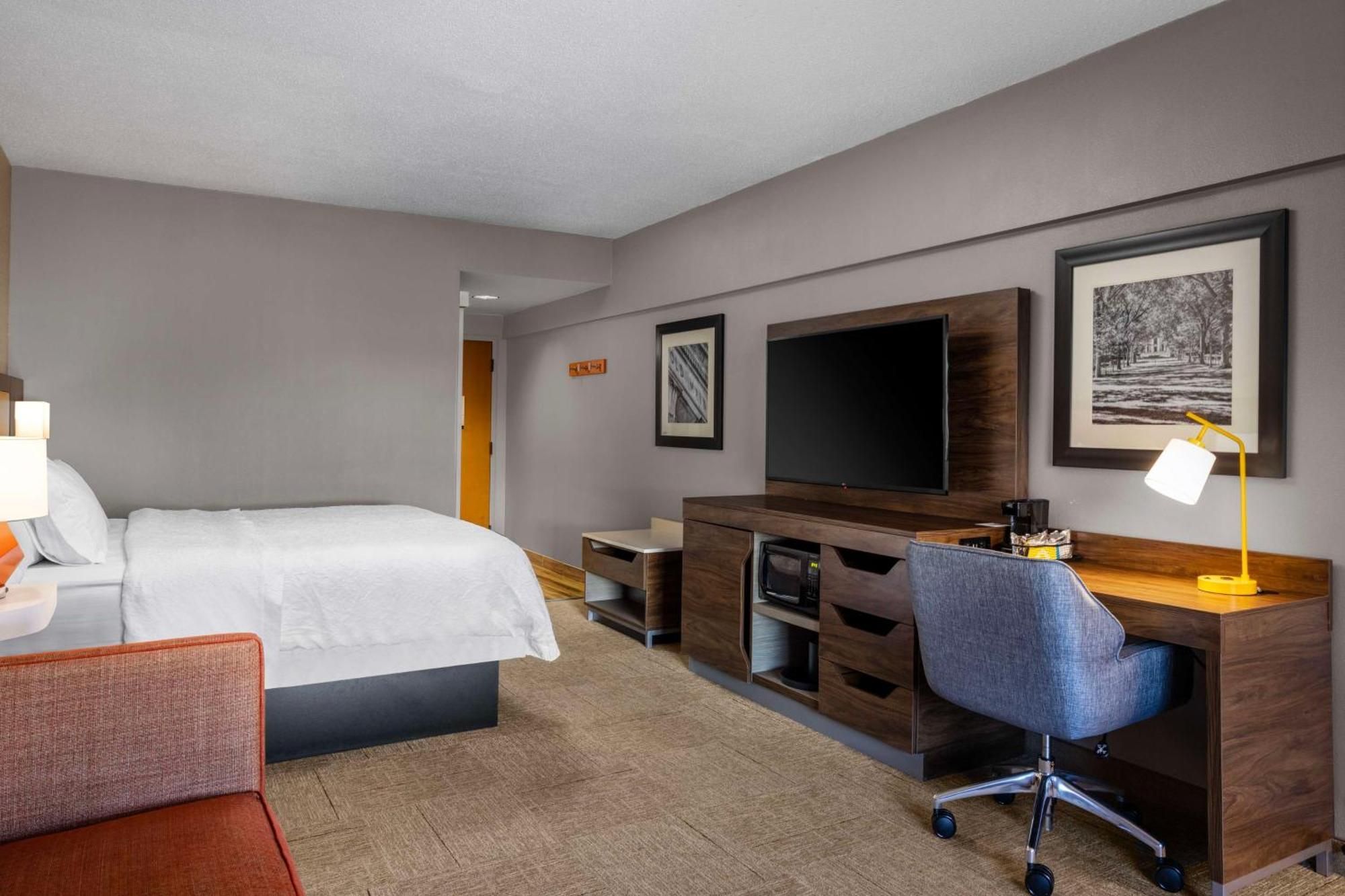 Hampton Inn & Suites State College At Williamsburg Square Extérieur photo
