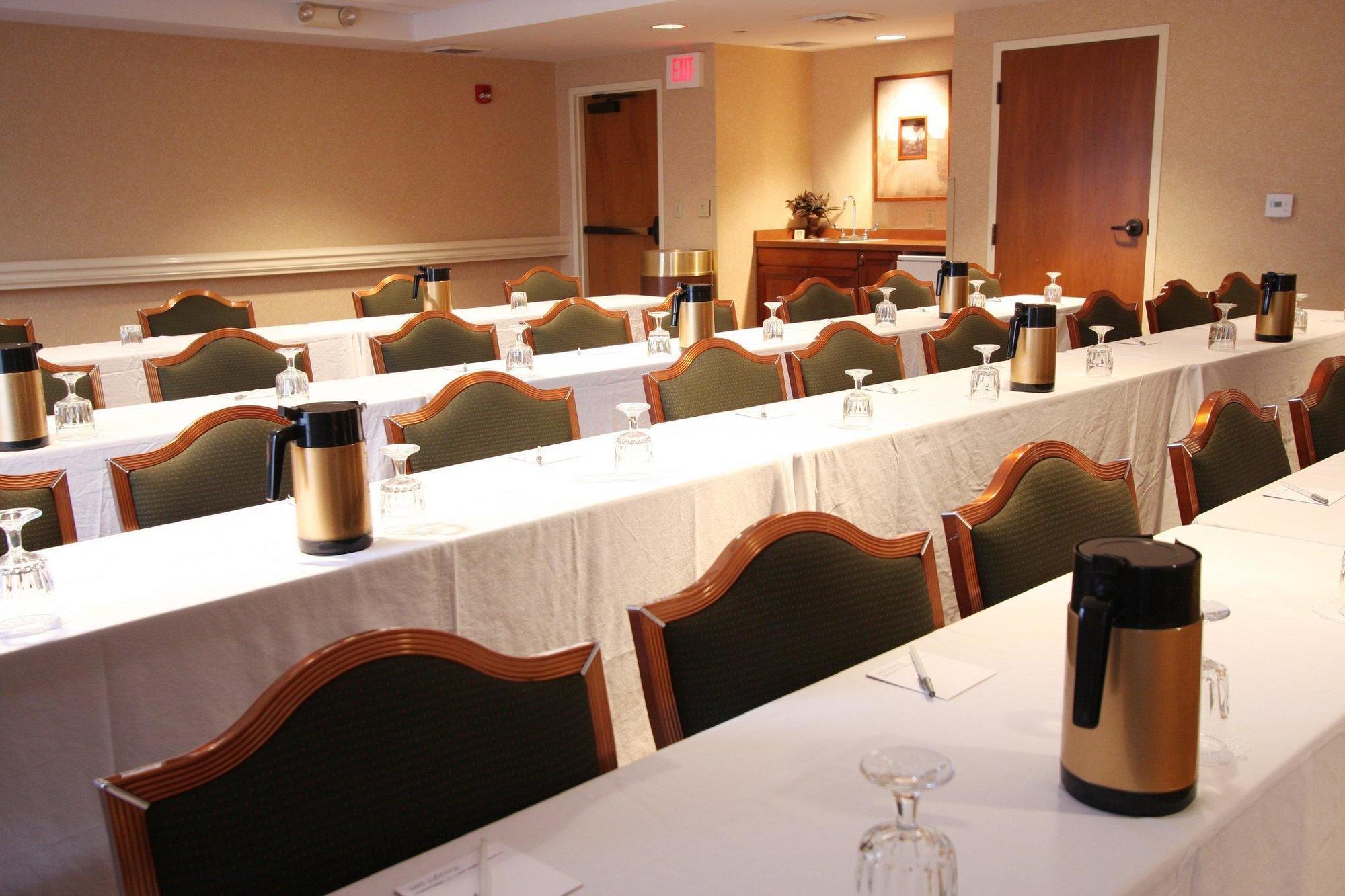 Hampton Inn & Suites State College At Williamsburg Square Extérieur photo