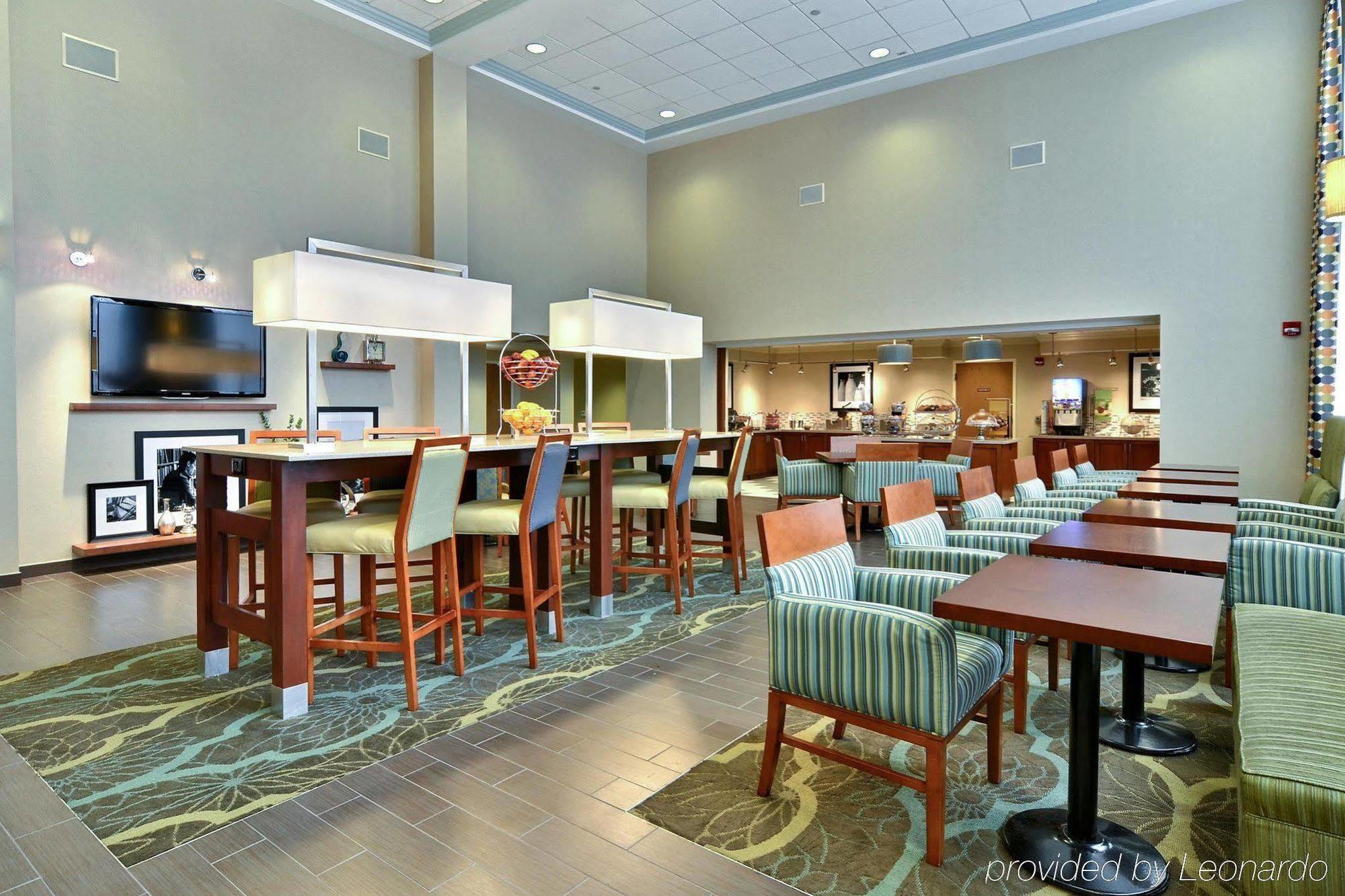 Hampton Inn & Suites State College At Williamsburg Square Extérieur photo