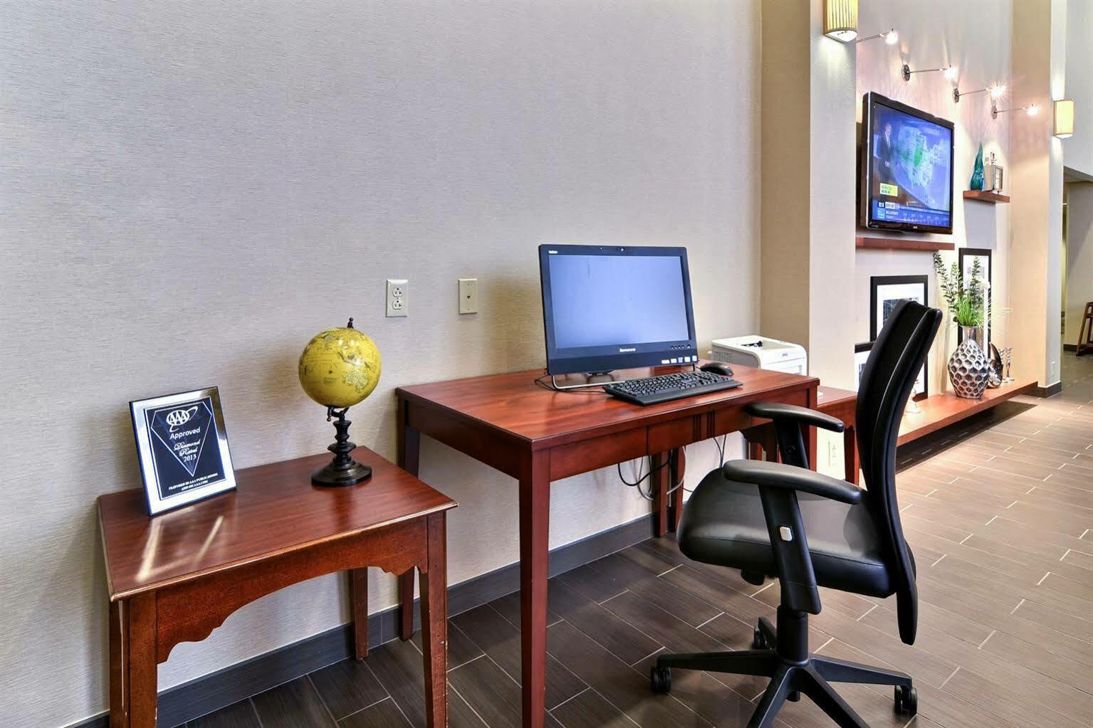 Hampton Inn & Suites State College At Williamsburg Square Extérieur photo